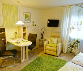 Ferienwohnung am Kochersteig Schwäbisch Hall - Essbereich und Sessel